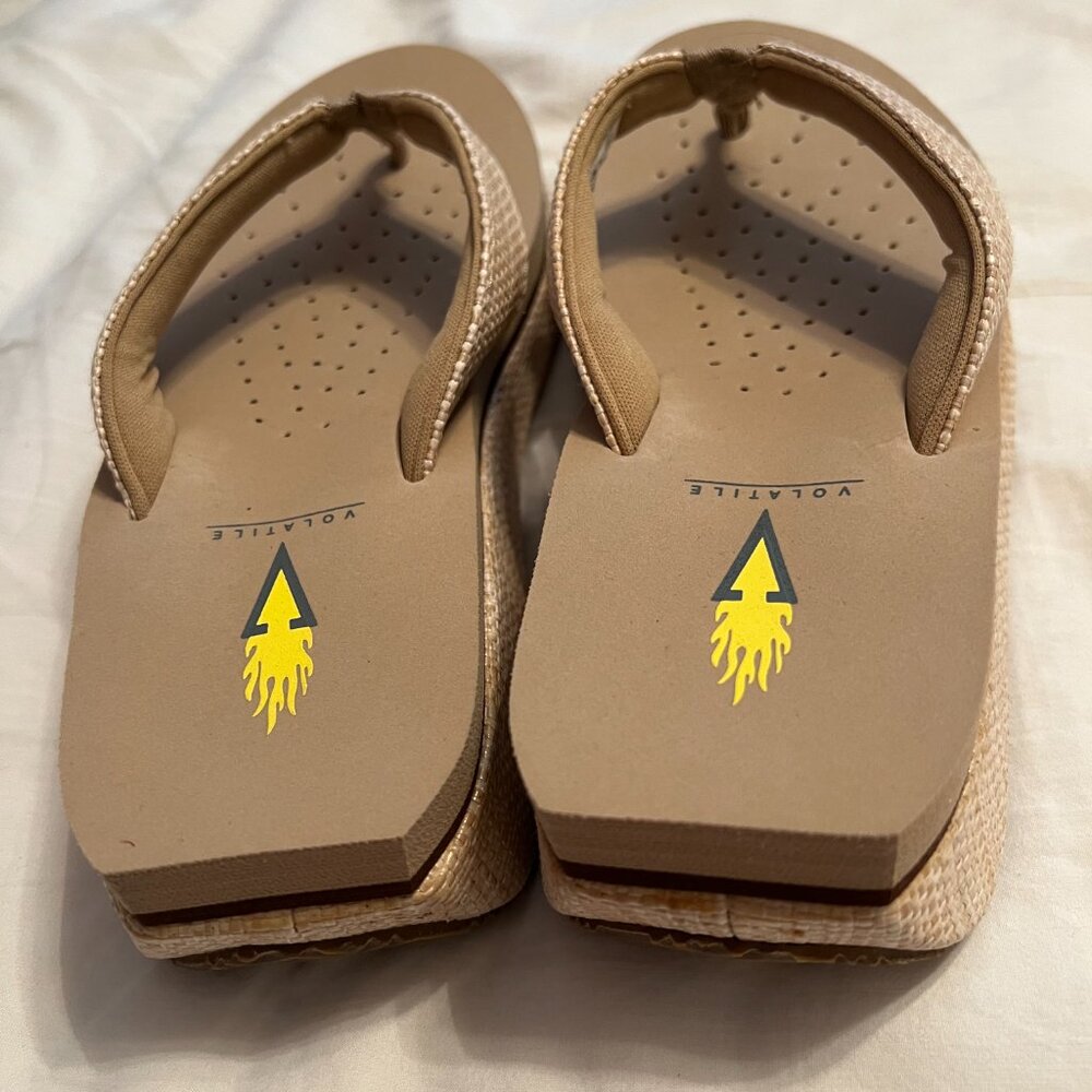 Volatile flip flops NWB size 7 - Picture 3 of 6